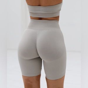 Lazuli Label Scrunch Seamless Ribbed Contour Shorts, Size M
